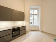 Traumhafte 5 Zimmer Altbauwohnung mit zwei Balkonen