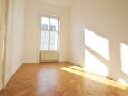 Traumhafte 5 Zimmer Balkonwohnung in schönem Stilaltbau