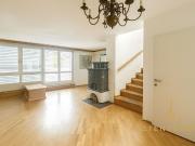 Traumhafte Dachgeschosswohnung am Fuße des Hackenbergs