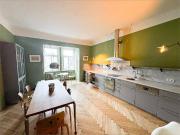 traumhafte großzügige Altbauwohnung mit Dachterrasse...