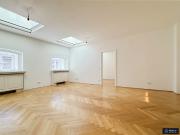 TRAUMHAFTE STADTWOHNUNG IN HISTORISCHEM PALAIS BEGEHRTE...