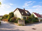 Traumhafter Garten, großes Einfamilienhaus, Garage,...