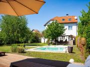 Traumhaftes Anwesen mit Gartenparadies und Pool Oase in...