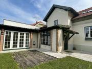 Traumhaftes Herrenhaus in Sooß: Modern, geräumig und mit...