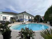 Traumhaus mit Pool und zwei Garagenstellplätzen !