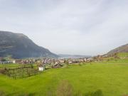 Traumsicht auf See und Berge an zentraler und ruhiger Lage