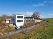 Traumwohnung, Design und funkelnder Blick auf Moutier