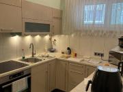 Traumwohnung mit Balkon, nagelneuer Küche & Top Lage!