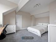 Travis Place, Sheffield S10, 5 bed semi detached house...