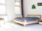 Trendige 2 Zimmer Wohnung in Friedrichshain zu vermieten Trendige 2 Zimmer Wohnung in Friedrichshain zu vermieten