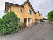 Très agréable villa mitoyenne par le garage avec...