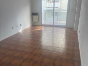 TRES AMBIENTES EXCELENTES CON BALCON