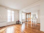 Très beau 3 pièces avec parquet, moulures et cheminée