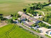 Très beau complexe de gîtes en pierre, 3 Habitations...