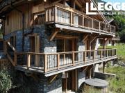 Très beau demi chalet à vendre avec jacuzzi extérieur et...