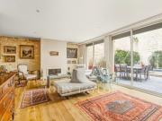 TRES BEL APPARTEMENT EN NUE PROPRIETE JARDIN PRIVE...