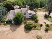 TRES BEL ENVIRONNEMENT POUR CE MAS EN PIERRE À RÉNOVER