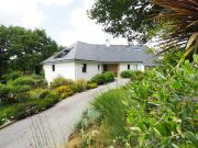 Très belle contemporaine sur 19 000 m² de parc paysager...