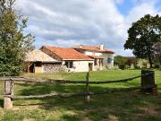 Très belle maison rénovée sur 8h avec terrain de loisir....