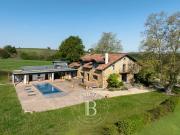 TRES BELLE PROPRIETE FACE AUX PYRENEES A 20 MINUTES DE...