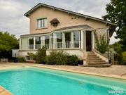 Tres belle villa avec piscine sur 932 m2 de terrain dans...