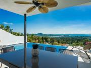 Très belle villa avec une vue panoramique sur la mer