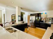 Very large apartment 5min walk from the purple gondola lifts