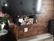 Tres habitaciones y espacios abiertos en una zona con...