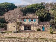 TRES JOLI MAS PROVENCAL EN PIERRES AVEC 3 CHAMBRES PISCINE E