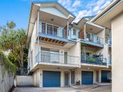 tri level townhouse with air conditioning