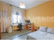 Triana, excelente zona. Piso exterior de 4 dormitorios....