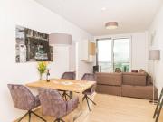 TrIIIple Tower – Stilvolle möblierte 2 Zimmer Balkonwohnung