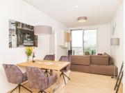 TrIIIple Tower – Stilvolle möblierte 2 Zimmer Balkonwohnung