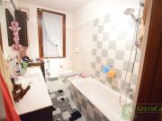 Trilocale con box in via montale, Roncello