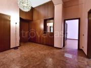 Trilocale in vendita a Milano via Guglielmo Silva, 39,...