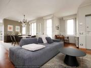 Trilocale in vendita a Milano via Vittor Pisani, Centrale