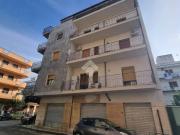 Trilocale in vendita a Reggio di Calabria via Regina...