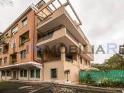 Trilocale in vendita a Roma via Costanzo Cloro, 10,...