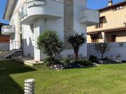 Trilocale in vendita a Roma via Roberto Paribeni, 70,...