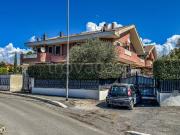 Trilocale in vendita a Roma via Salorno, Infernetto