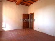 Trilocale piano primo con ampia autorimessa centro storico