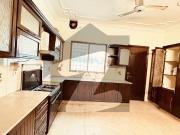 Triple Storey Beautiful Full House 6 Bedrooms...