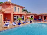 Triple vue mer panoramique pour cette très belle villa...