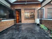 TRIPLEX 4 AMB. CON PATIO Y COCHERA EN VILLA LUZURIAGA