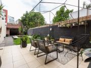 TRIPLEX 4 AMBIENTES PATIO QUINCHO PARRILLA COCHERA