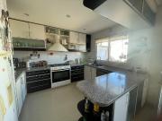 TRIPLEX 5 AMBIENTES COCHERA Y PATIO