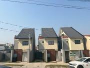 Triplex à venda de frente para rua no Xaxim em Curitiba