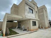 Triplex com amplo terraço