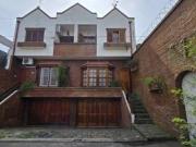 Triplex de 4 ambientes en Bernal Centro