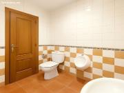 Tríplex esquinero luminoso con terraza, garaje doble y...